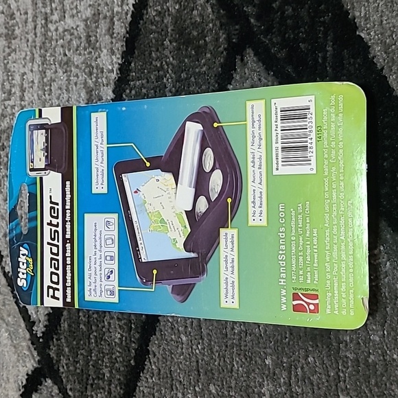 ROADSTER HOLDS GADGETS HANDS-FREE SMARTPHONE NAVIGATION - Picture 4 of 10